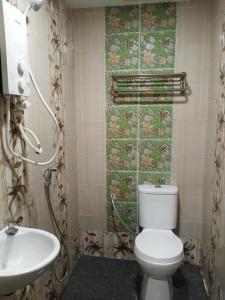 a bathroom with a toilet and a sink at USJ21@DALTON UNITED HOTEL in Kampong Batu Tiga Suku