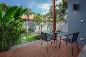 Κήπος έξω από το VILLA JAVA| 2 Bedroom Private Pool Villa in Popular Onyx Villas | 3 min to Naiharn Beach