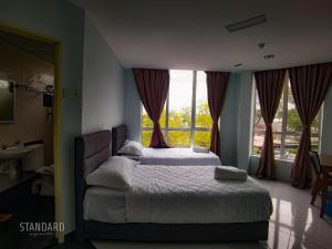 Postel nebo postele na pokoji v ubytování Hotel Darulaman Alor Setar + 80 fotografií