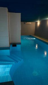 Bazén v ubytování Private Pool Stay in Abu Dhabi nebo v jeho okolí + 8 fotografií