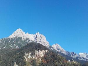 Ein allgemeiner Bergblick oder ein Berglick von der Ferienwohnung aus