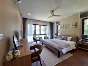Ein Bett oder Betten in einem Zimmer der Unterkunft ThaiLife Wellness & Meditation Resort- SHA Plus