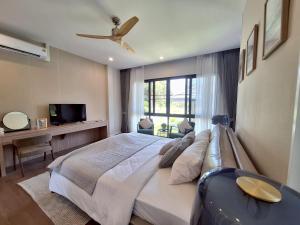 Ein Bett oder Betten in einem Zimmer der Unterkunft ThaiLife Wellness & Meditation Resort- SHA Plus