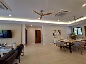 TV/Unterhaltungsangebot in der Unterkunft ThaiLife Wellness & Meditation Resort- SHA Plus