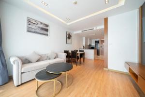 Χώρος καθιστικού στο Spacious apartment with ocean view & jacuzzi