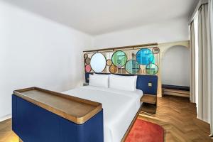 Postel nebo postele na pokoji v ubytování W Prague