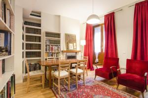 Knihovna v apartmánu