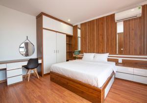 Posteľ alebo postele v izbe v ubytovaní Sumitomo Apartment - Linh Lang street + 37 fotografií