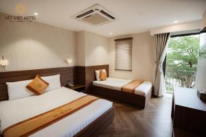 Postel nebo postele na pokoji v ubytování Nét Việt Hotel Vincom Sóc Trăng
