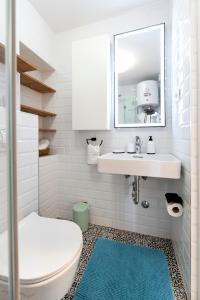 Et badeværelse på Cobblestone Comfort in Rovinj + 18 billeder