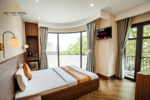 Postel nebo postele na pokoji v ubytování Nét Việt Hotel Vincom Sóc Trăng