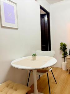a white table and two chairs in a room at Korean Themed 1BR Staycation in Marilao Bulacan in Marilao