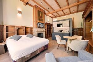 a bedroom with a bed and a table and chairs at novallure nassau residence in The Hague