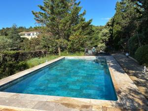 Bazén v ubytování Gîte 2 chambres avec piscine nebo v jeho okolí + 10 fotografií