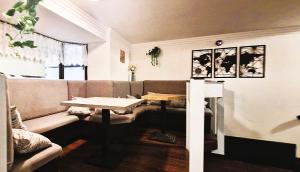 Istumisnurk majutusasutuses Good Vibes HOSTEL