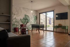 a living room with a ping pong table and a pool table at Sammit holiday home in Modica