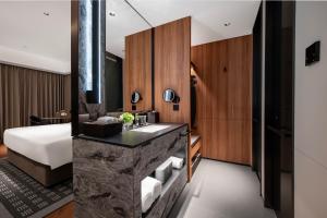 Xi'an Ancient Ming City Wall Premium IntercityHotel客房内的一张或多张床位