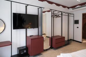 Sjónvarps- og/eða afþreyingartæki á Bazaar Hotel