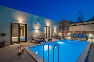 Hồ bơi trong/gần "Pipinos" The eternity trees villa by "Elite"