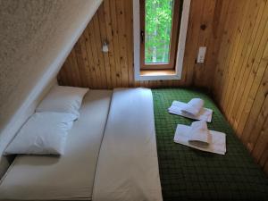 Letto o letti in una camera di Vukov Konak - Wolf's lodge