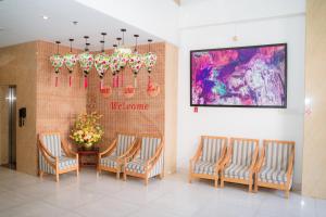 Khu vực ghế ngồi tại Nhat Linh Hotel & Suites Da Nang
