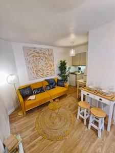 Kuchyň nebo kuchyňský kout v ubytování Le Farceur, Cosy duplex dans le centre historique
