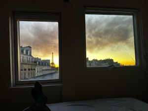 Una cama o camas en una habitación de View Eiffel Tower