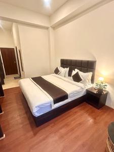 Ένα ή περισσότερα κρεβάτια σε δωμάτιο στο Hotel Mazong Crest