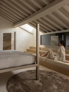 Postel nebo postele na pokoji v ubytování Nomos Hotel
