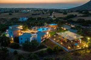 Bazén v ubytovaní Paradisio Baby & Kinder Hotel alebo v jeho blízkosti