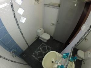 A bathroom at The Last Frontier Boutique Resort