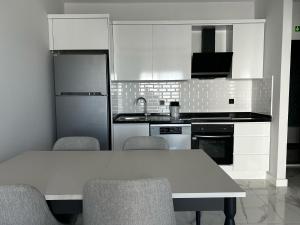 Η κουζίνα ή μικρή κουζίνα στο My Property Alanya +7 φωτογραφίες