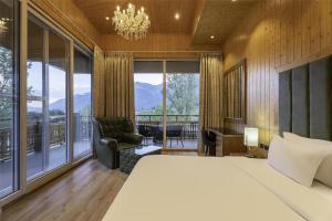 Rúm í herbergi á Palchan Hotel & Spa - A member of Radisson Individuals Retreats
