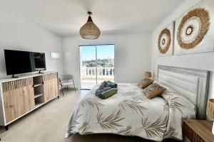 Ένα ή περισσότερα κρεβάτια σε δωμάτιο στο Luxury Villa - Pool - Sea Views - El Chaparral +48 φωτογραφίες