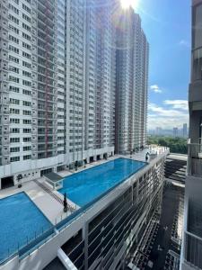 Πισίνα στο ή κοντά στο NEW Minimalist Cozy 3R3B SgBesi - 6 pax