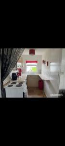 Η κουζίνα ή μικρή κουζίνα στο Little Haven- A home from home!