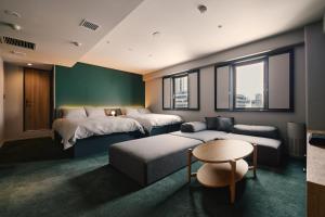 Postel nebo postele na pokoji v ubytování BASE LAYER HOTEL Nagoya Nishiki