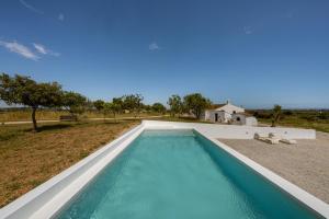 a swimming pool in the middle of a house at Aroucas Turismo e Natureza in Castro Marim