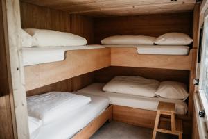 Postel nebo postele na pokoji v ubytování SRV wagen De Geus