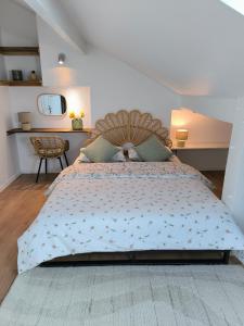 a bedroom with a large bed and a mirror at Apartement Duplex proche Paris, Aéroport CDG Stade de France Parc Expo Villepinte in Le Blanc-Mesnil