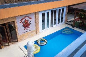 Certifikát, hodnocení, plakát nebo jiný dokument vystavený v ubytování Naughty Nest Hostel Bali