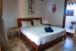 Postel nebo postele na pokoji v ubytování Naughty Nest Hostel Bali
