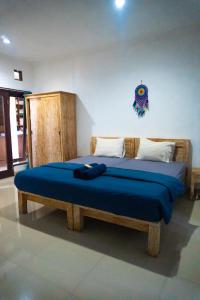Postel nebo postele na pokoji v ubytování Naughty Nest Hostel Bali