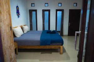 Postel nebo postele na pokoji v ubytování Naughty Nest Hostel Bali