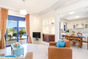 Et tv og/eller underholdning på Villa Christina Rhodes by Villa Plus