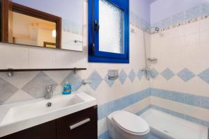 Et badeværelse på Villa Christina Rhodes by Villa Plus + 11 billeder