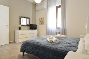 Ένα ή περισσότερα κρεβάτια σε δωμάτιο στο Italian Experience-Casa Alessia