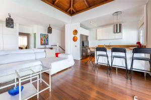 Kuchyň nebo kuchyňský kout v ubytování Villa Oasis Beachfront Corralejo By Holidays Home + 35 fotografií