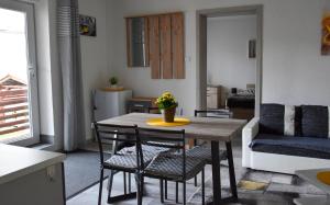 A seating area at Apartmán u Braňa