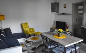 A seating area at Apartmán u Braňa